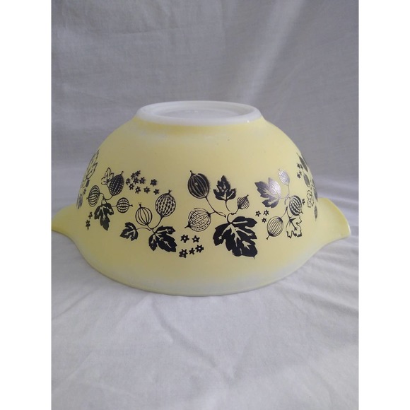 Pyrex yellow and black gooseberry Cinderella bowls (set of 4) - Picture 5 of 7